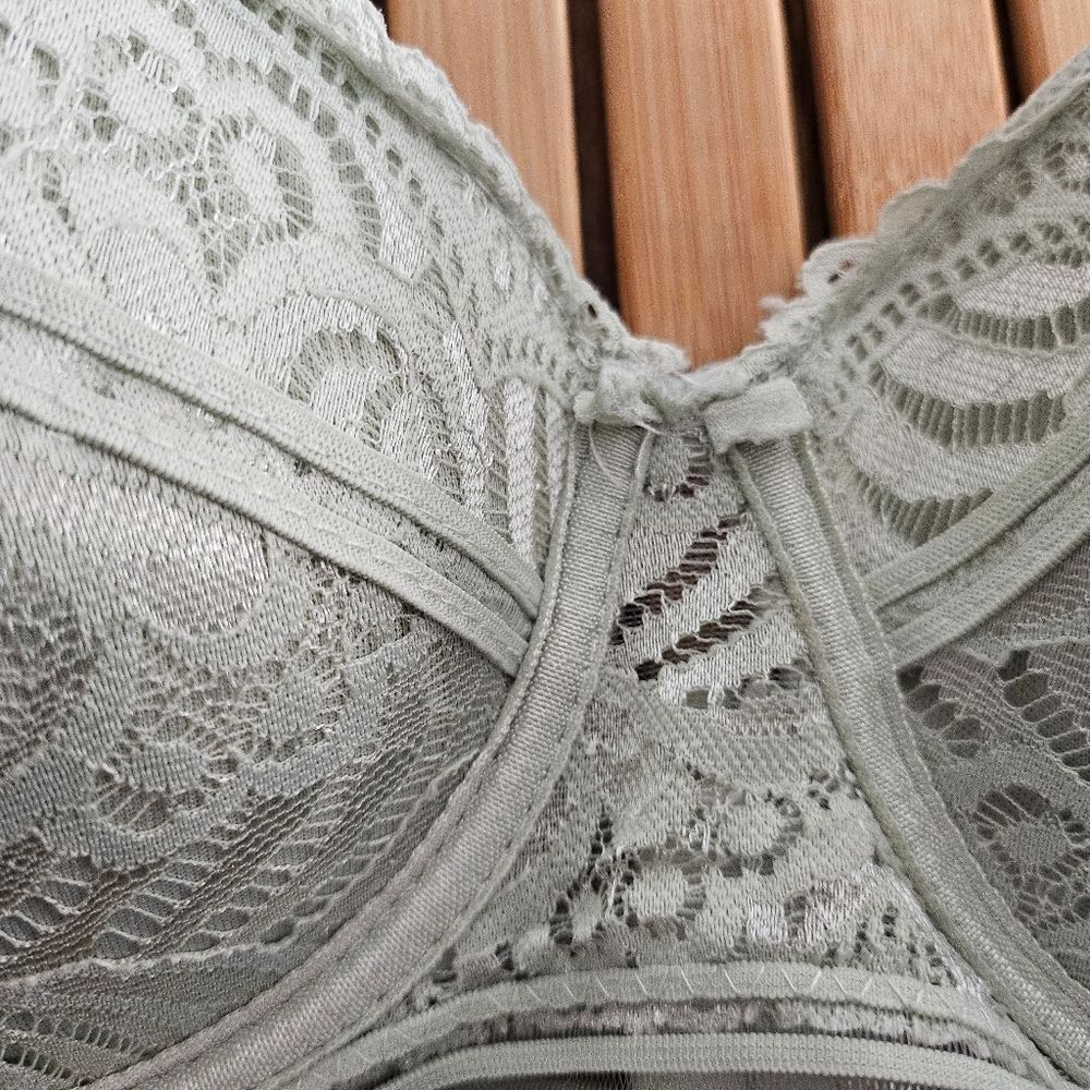 Delicate Lace Bra 36B Nice Add On